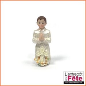 Sujet communion garçon à genoux