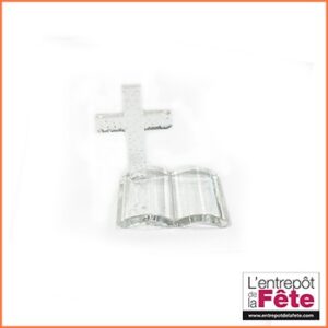 Croix en verre sur bible