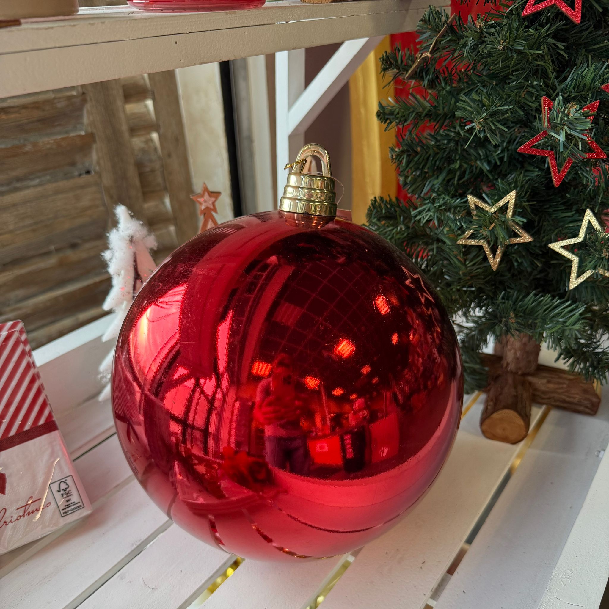 WhatsApp Image 2025-11-14 at 11.40.08 (2) Boule de Noël rouge brillante géante de 25 cm de diamètre pour grand sapin.