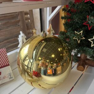 Boule de Noël dorée brillante géante de 25 cm de diamètre pour décoration de vitrine et grand sapin.