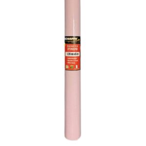 Image d'un rouleau de nappe spunbond rose poudre dans son emballage. D'une dimension de 1.2m de hauteur pour 6m de nappe.